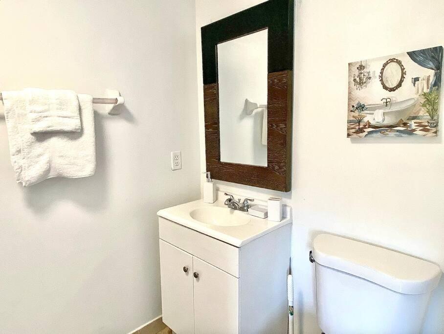 2/2 10 Minutes To Airport And 15 Minutes To Beach Miami Bagian luar foto