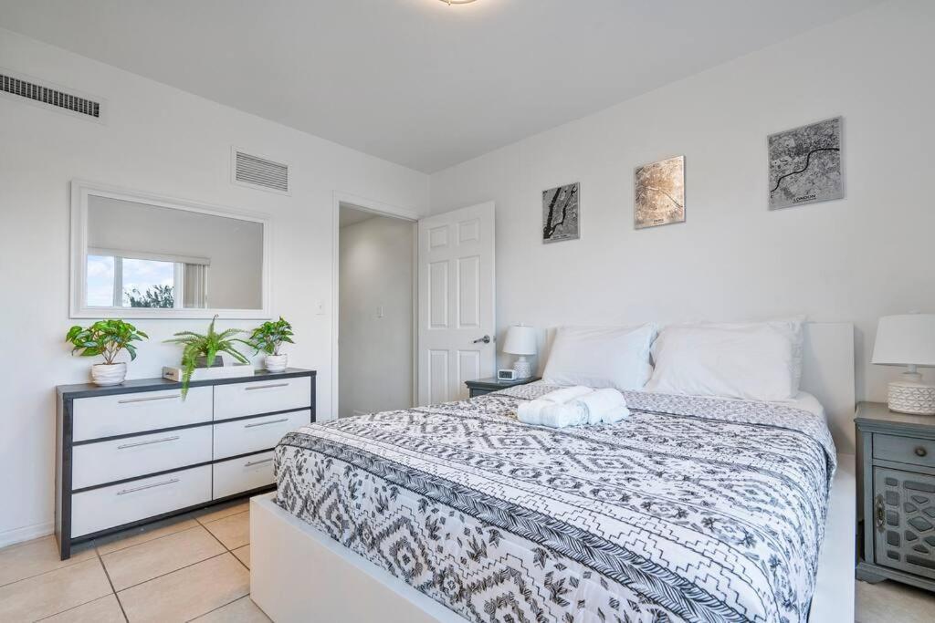 2/2 10 Minutes To Airport And 15 Minutes To Beach Miami Bagian luar foto